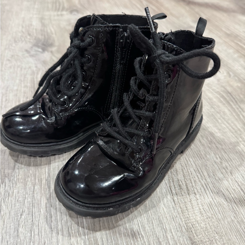 Toddler size 10 old navy combat boot - zip feature